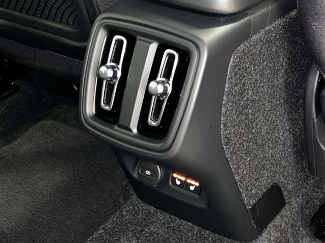 Volvo XC40 11