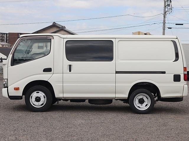 Hino Dutro 9