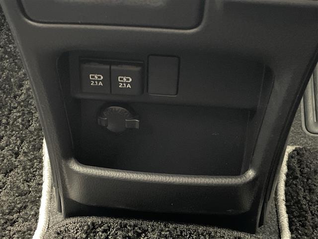 Toyota Voxy 12