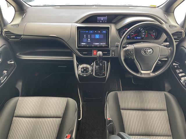 Toyota Voxy 2