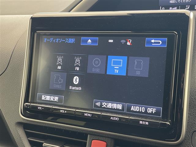 Toyota Voxy 3