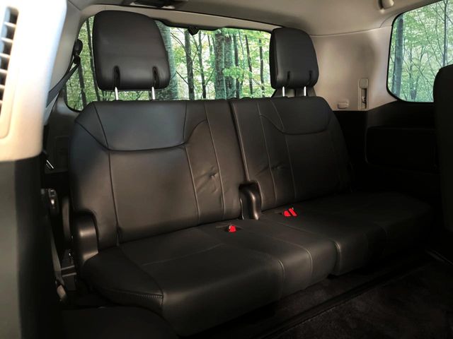 Lexus LX 11