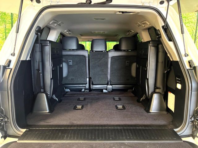 Lexus LX 12