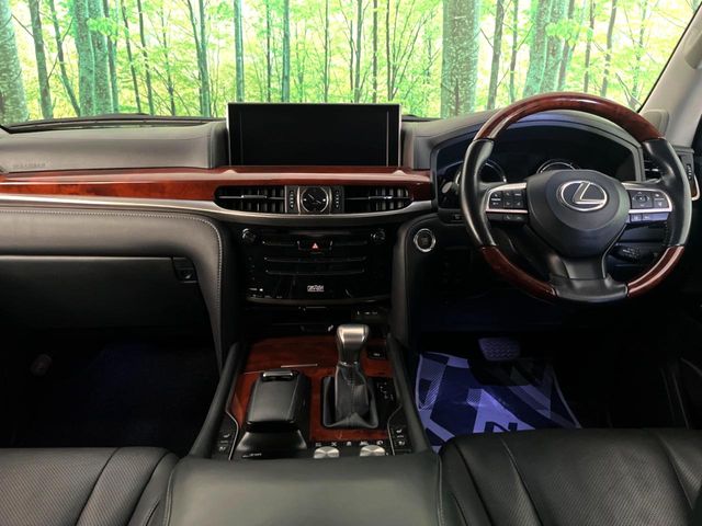 Lexus LX 2