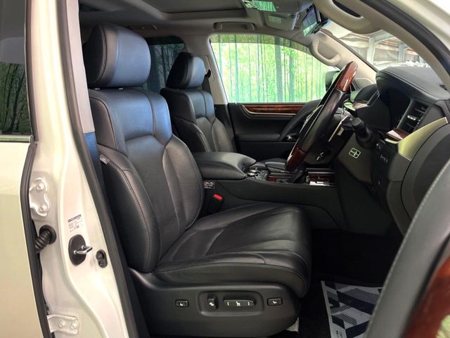 Lexus LX 9