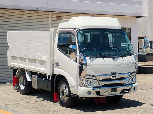 Hino Dutro 3