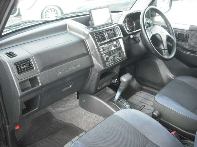 Mitsubishi Pajero Mini 12