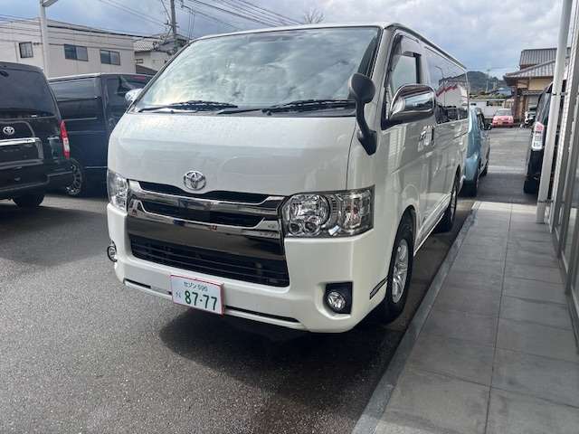 Toyota Hiace Van 4