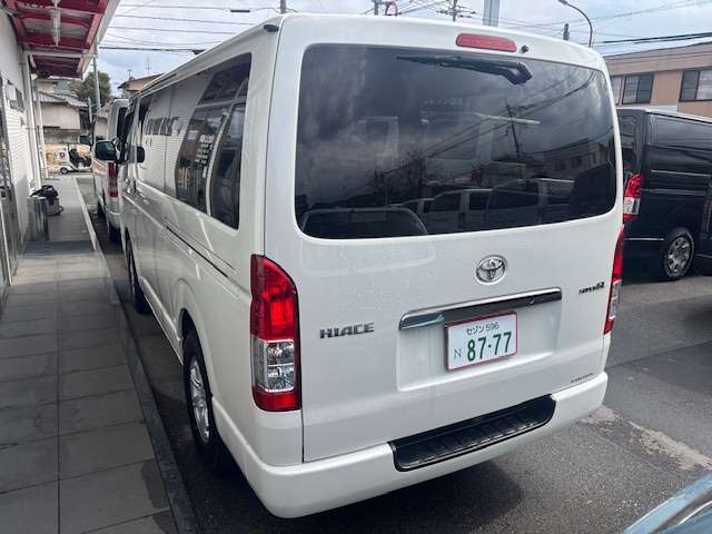 Toyota Hiace Van 7