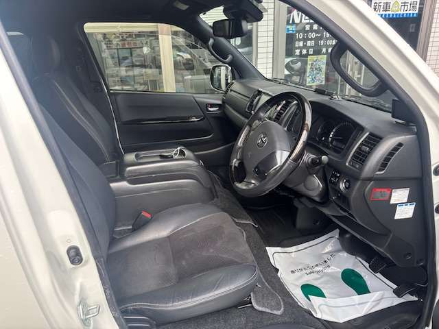 Toyota Hiace Van 9