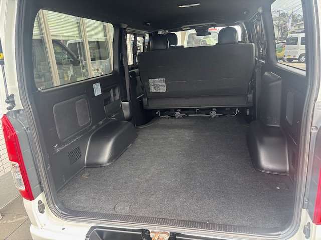 Toyota Hiace Van 10