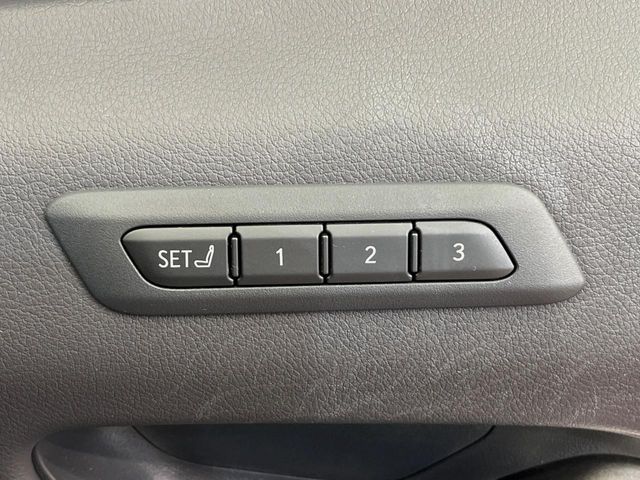 Lexus UX 8