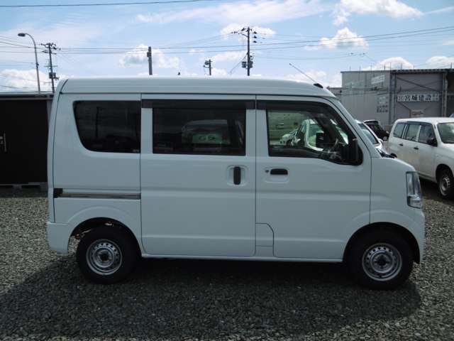 Nissan NV100 Clipper 4
