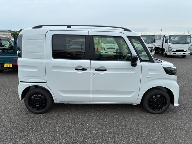 Suzuki Spacia Base 7