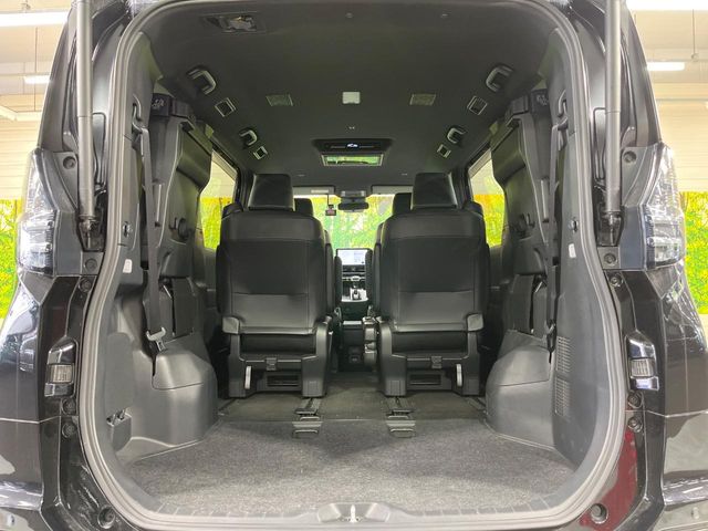 Toyota Voxy 11