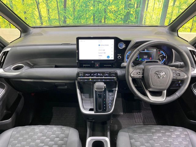 Toyota Voxy 2
