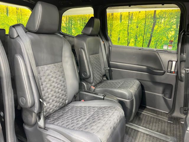 Toyota Voxy 9