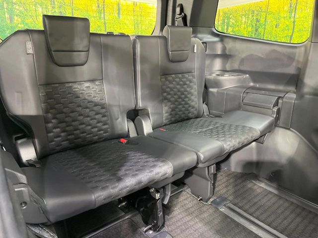 Toyota Voxy 10