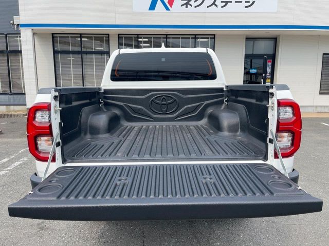 Toyota Hilux 11