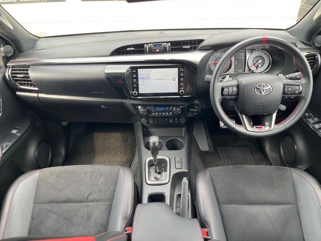 Toyota Hilux 2