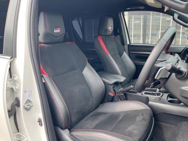 Toyota Hilux 9