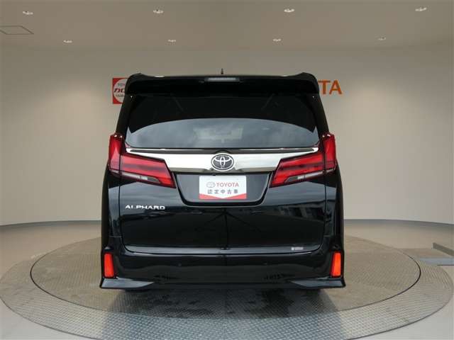 Toyota Alphard 4