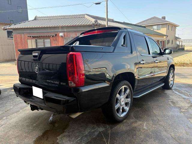 Cadillac Escalade EXT 6