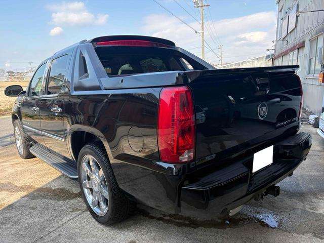 Cadillac Escalade EXT 8