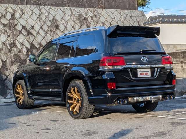Toyota Land Cruiser 200 4