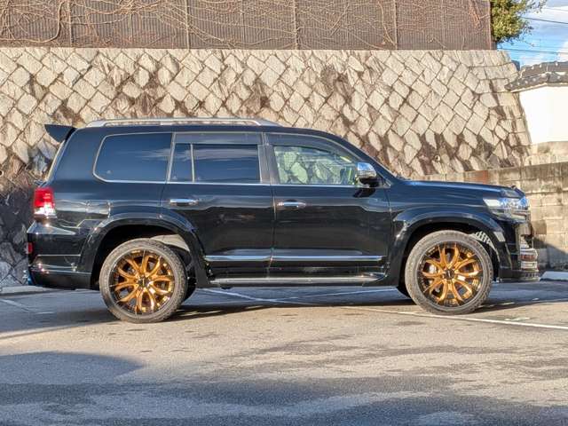 Toyota Land Cruiser 200 7