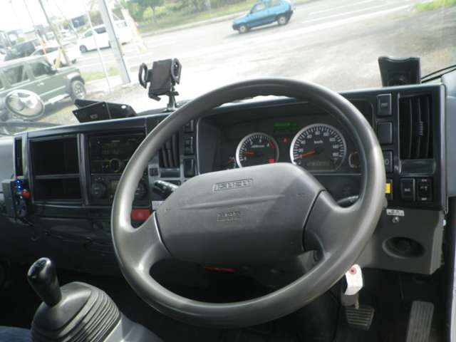 Isuzu Elf 10