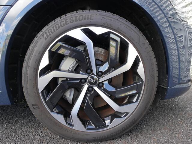 Audi Q8 e-tron 7