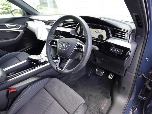 Audi Q8 e-tron 8