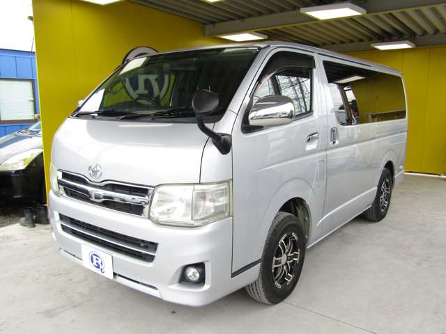 Toyota Hiace Van 12