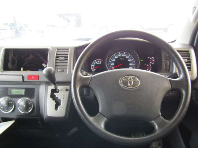 Toyota Hiace Van 5