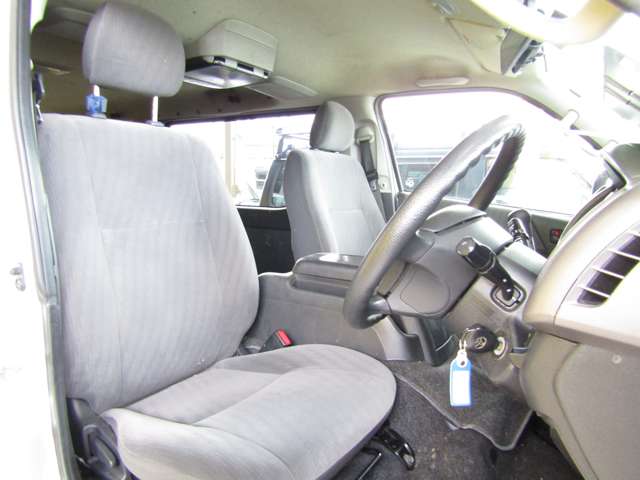 Toyota Hiace Van 6