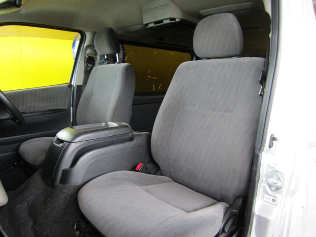 Toyota Hiace Van 7