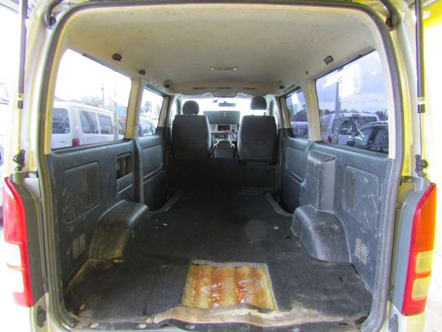 Toyota Hiace Van 8