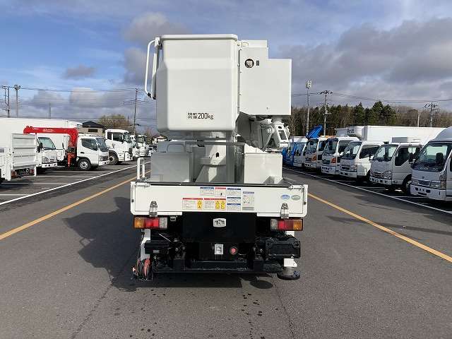 Hino Dutro 8