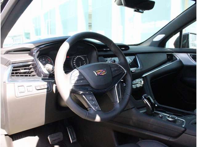 Cadillac XT5 12