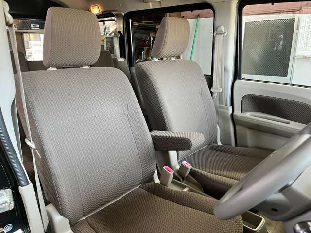 Mitsubishi Minicab Van 2