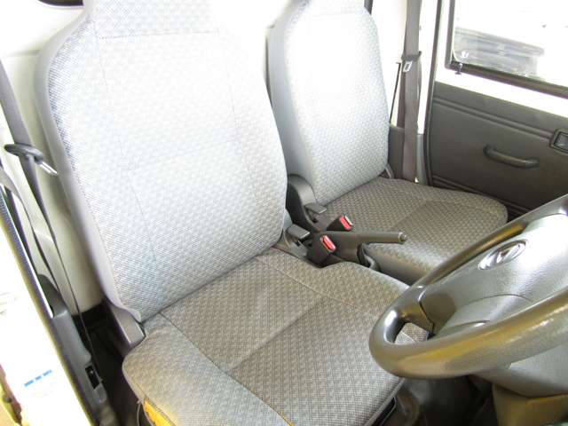 Daihatsu Hijet Cargo 6