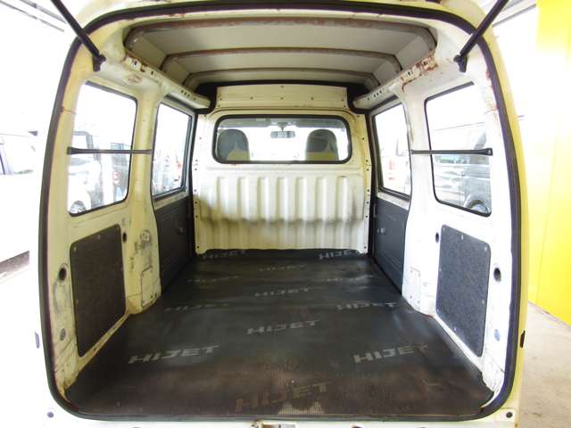Daihatsu Hijet Cargo 8