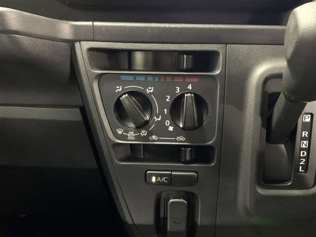 Daihatsu Hijet Deck Van 12
