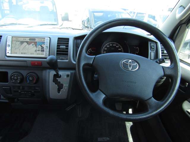 Toyota Hiace Van 5