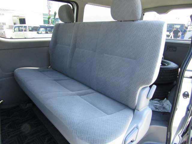 Toyota Hiace Van 8