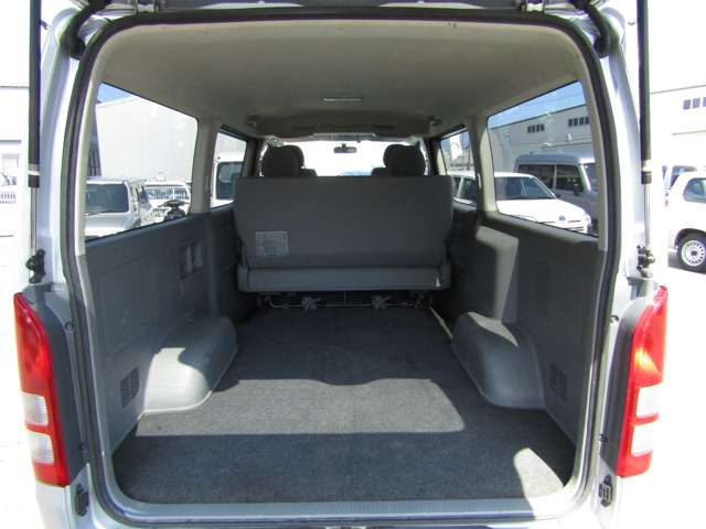 Toyota Hiace Van 9
