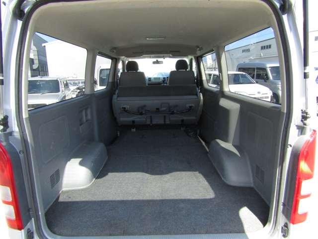 Toyota Hiace Van 10