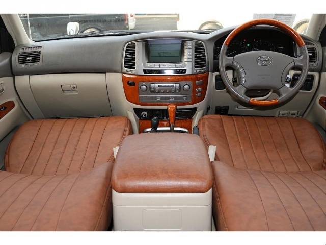 Toyota Land Cruiser Cygnus 2