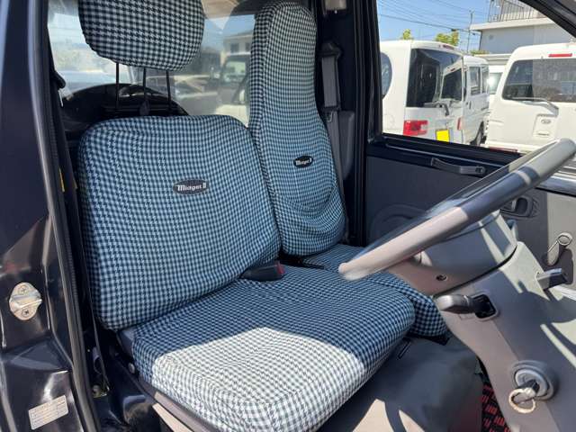 Daihatsu Midget II 11